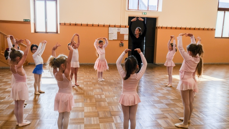 Cours d'éveil à la danse classique pour enfants 4-5 ans - Le Temps Levé Ebersheim